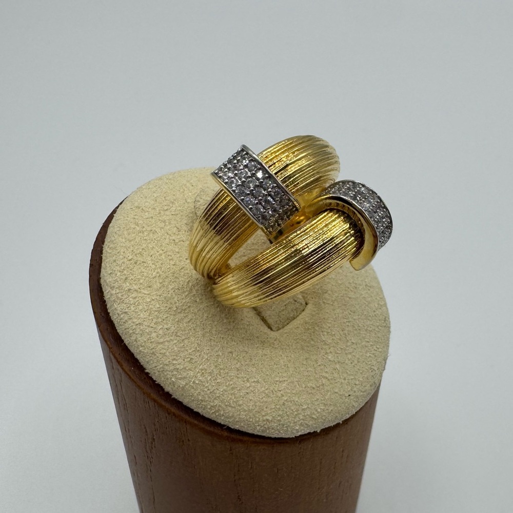 18k Asymmetrical Double Band - Picture 9 of 12